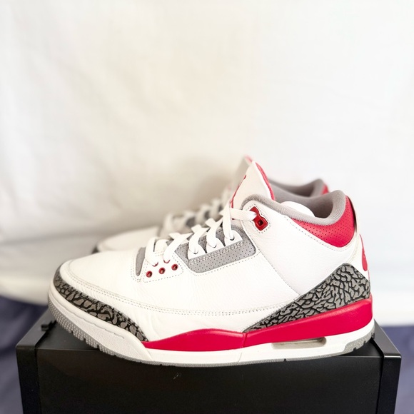 AUTHENTIC Jordan 3 Retro Fire Red size 10.5 DN3707-160 2022 PRE-OWNED - Picture 2 of 8